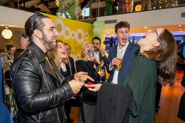Magician Sydney Jackson Aces - Roving Magician Pyrmont